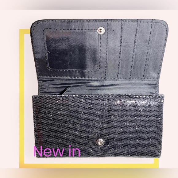 Claire's Black sequin wallet with pink bow and heart locket - Picture 2 of 2